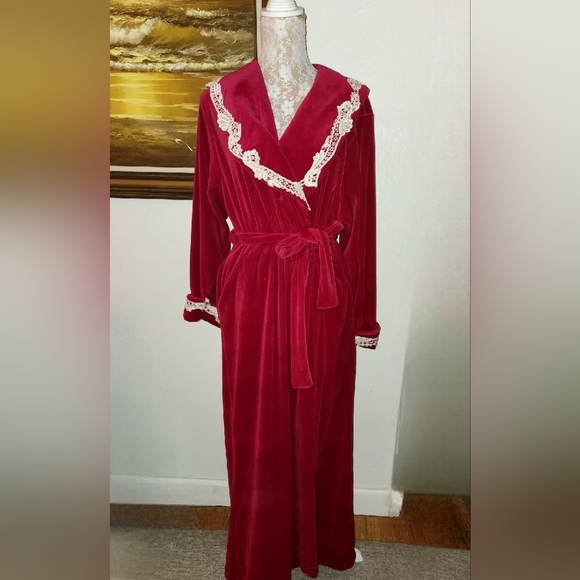 DB Boutique | Intimates & Sleepwear | Vintage 97s Red Velvet White Lace ...